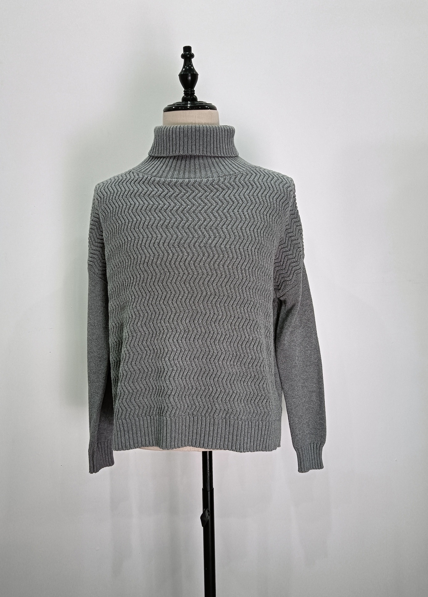 Crew-neck ripple long-sleeved knitting