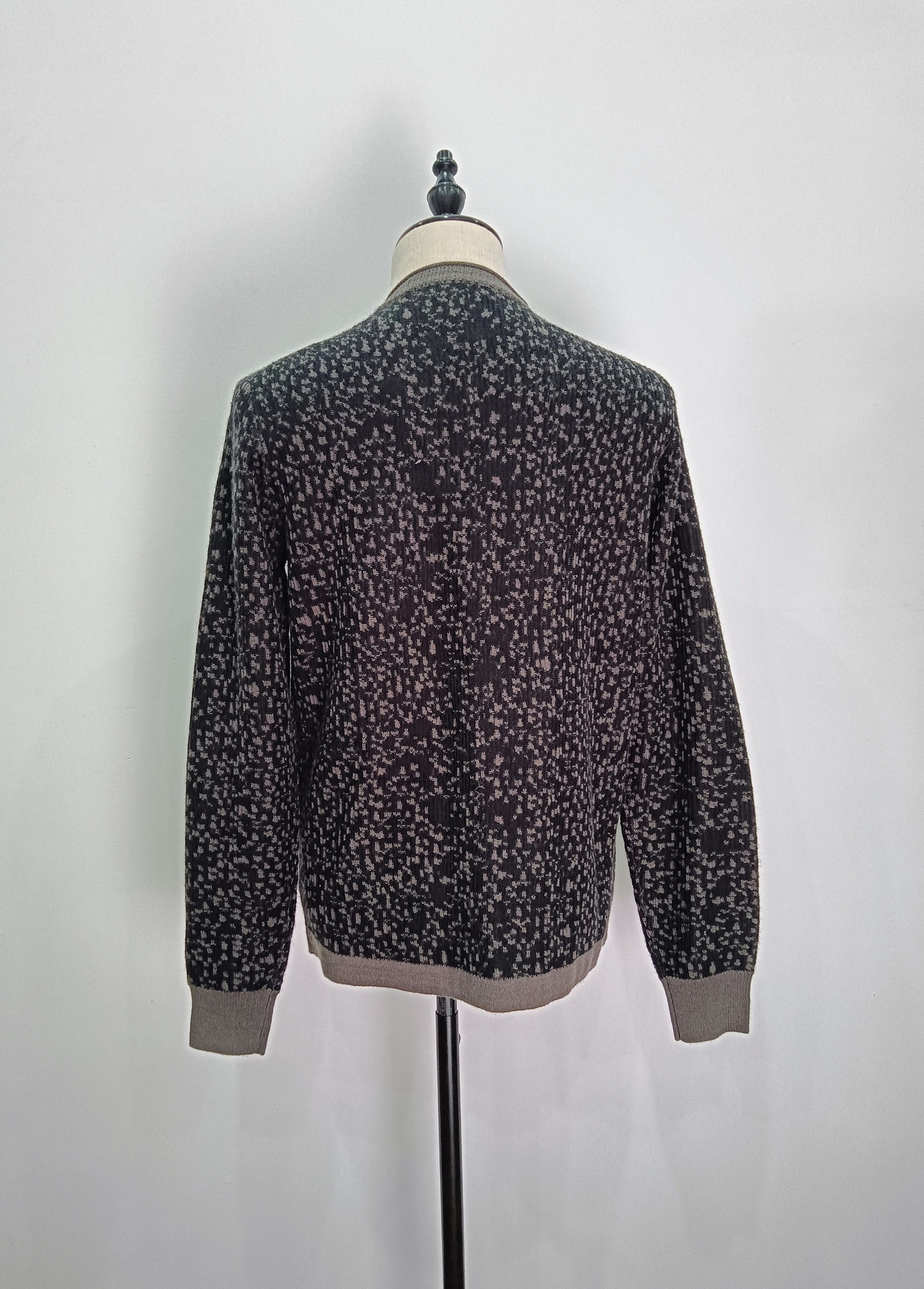 Long-sleeve knitting