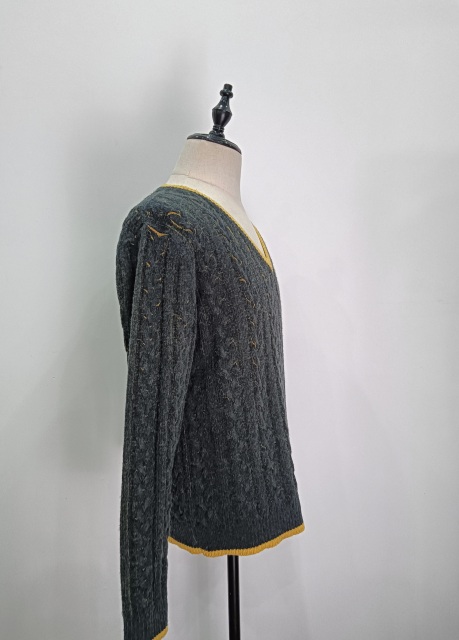 Long-sleeved jersey with yellow trim