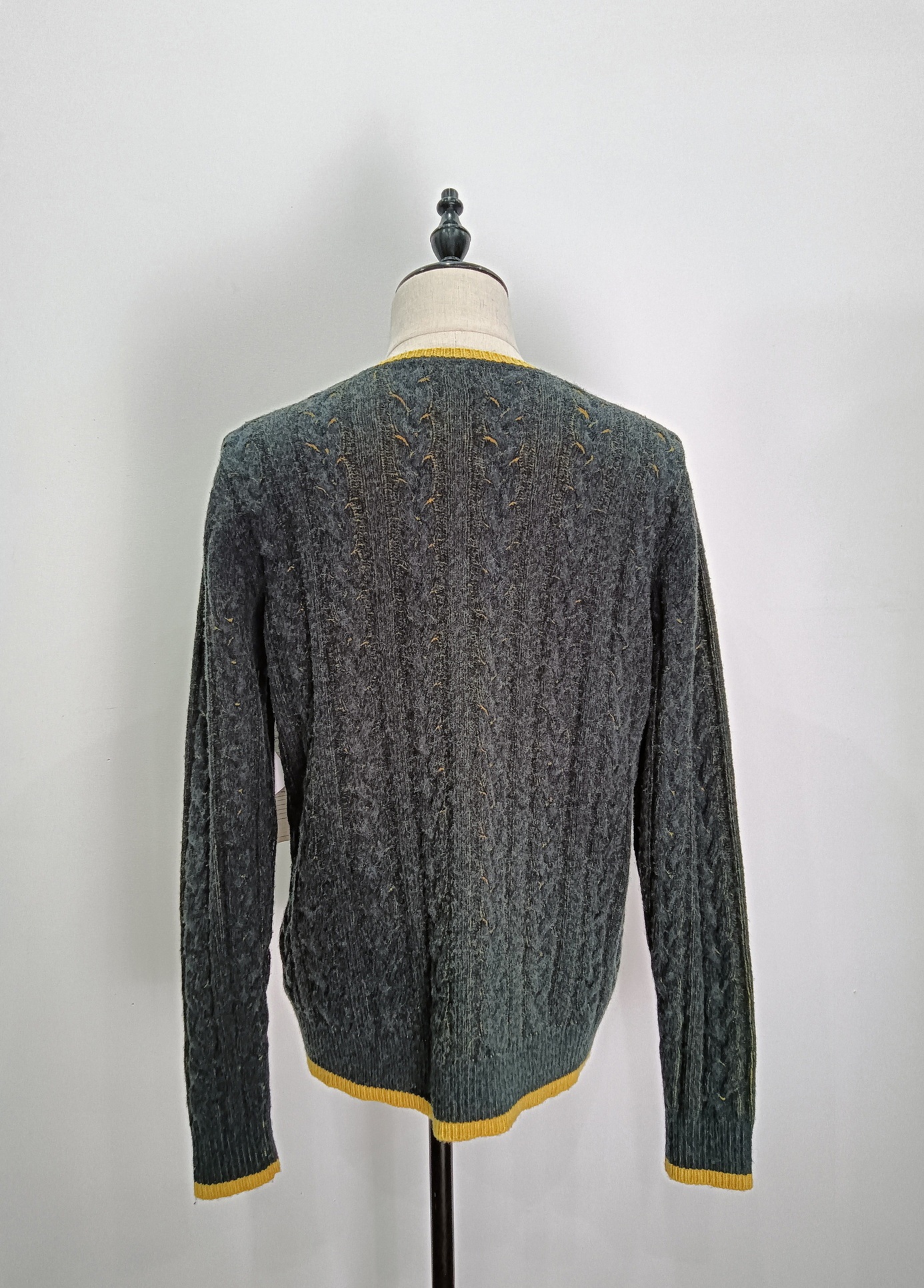 Long-sleeved jersey with yellow trim