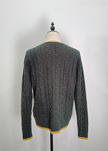 Long-sleeved jersey with yellow trim