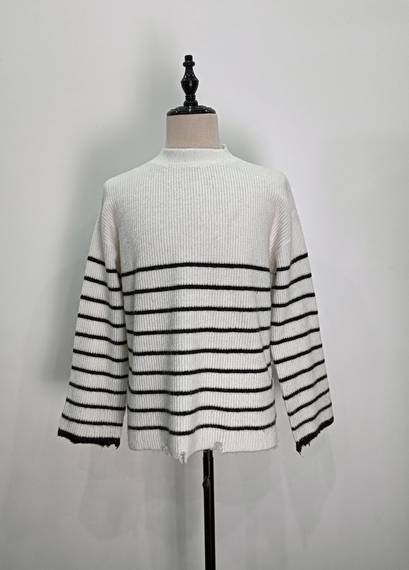 Crew-neck ripple long-sleeved knitting