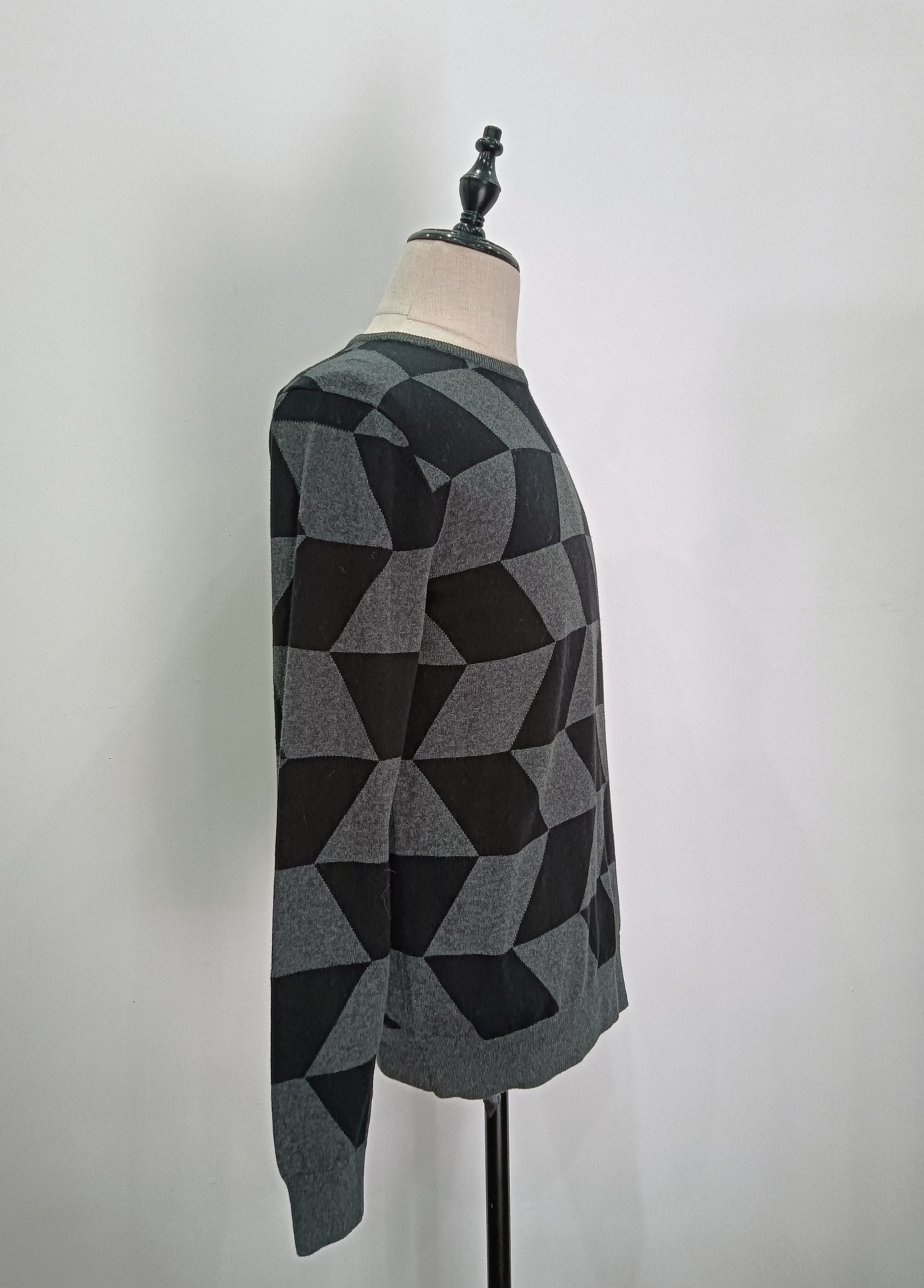 Trapezoidal plaid long-sleeve knitting