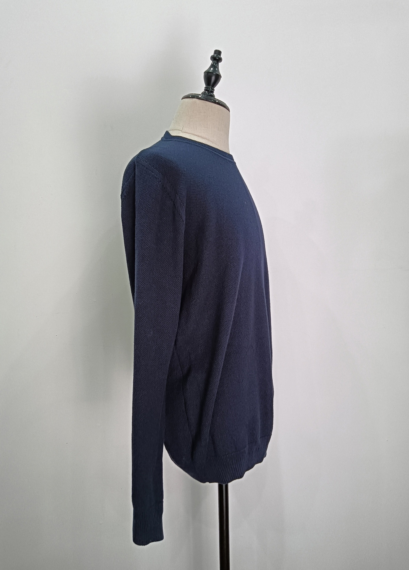 Dark blue long sleeve knitting
