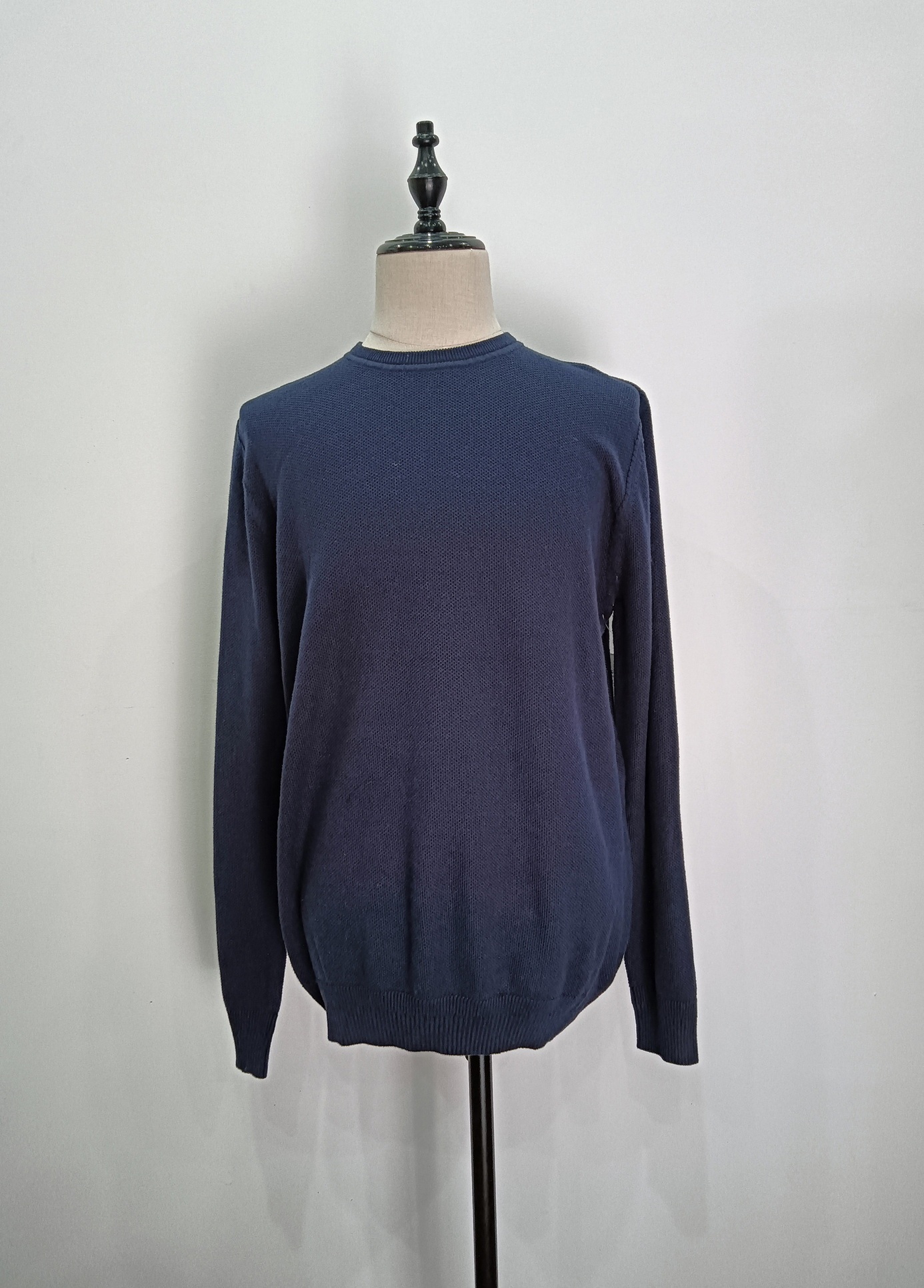 Dark blue long sleeve knitting