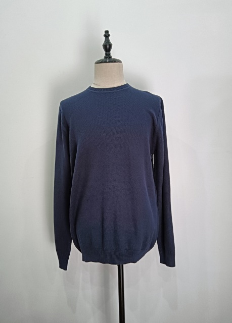 Dark blue long sleeve knitting