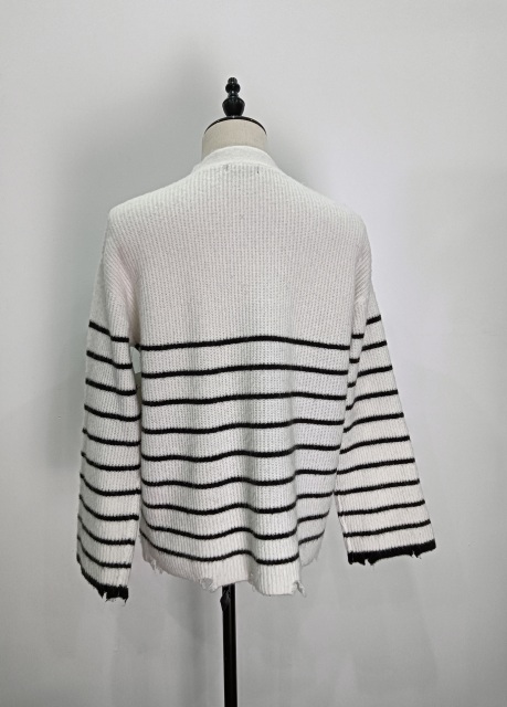 Crew-neck ripple long-sleeved knitting