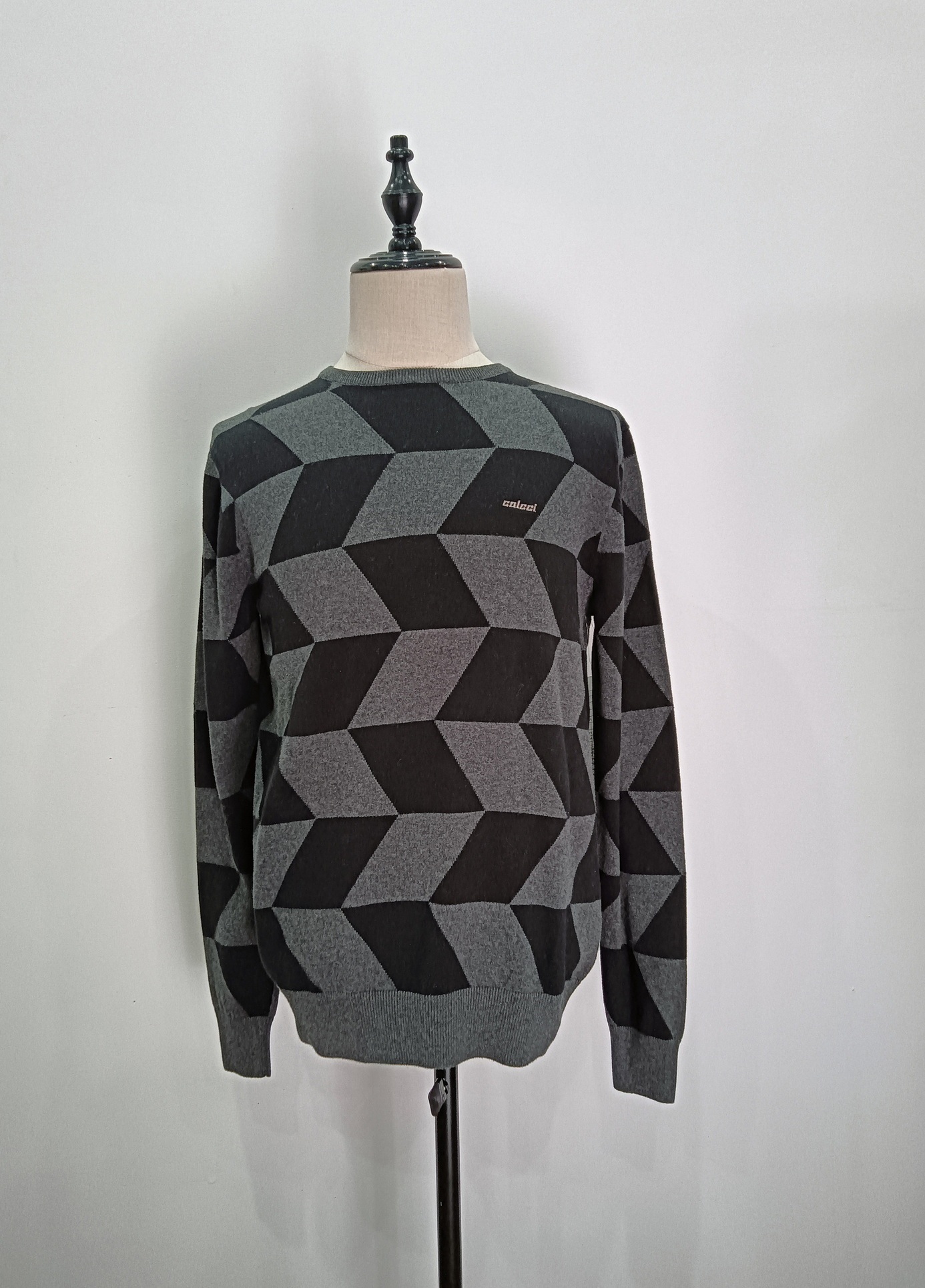 Trapezoidal plaid long-sleeve knitting