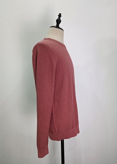 Red long sleeve knitting