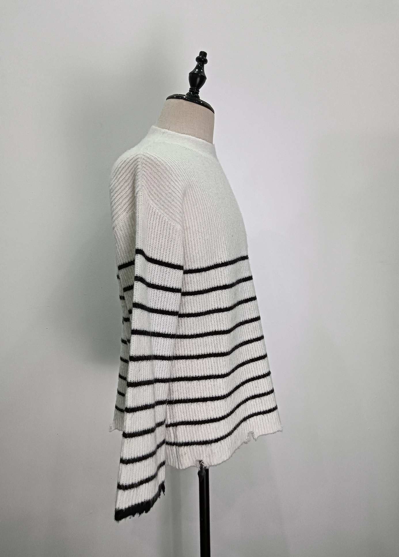 Crew-neck ripple long-sleeved knitting