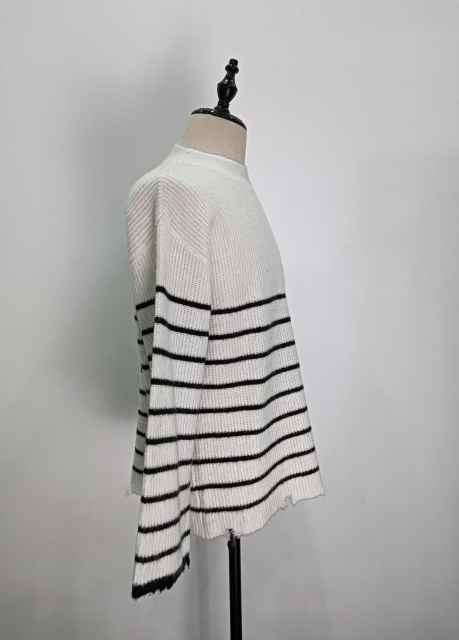 Crew-neck ripple long-sleeved knitting