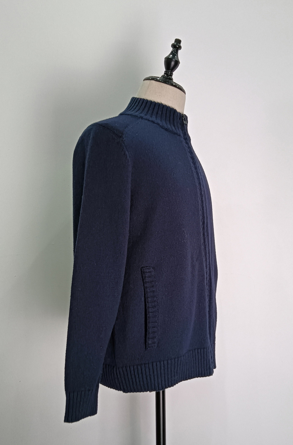 Zipper open chest long sleeve knit