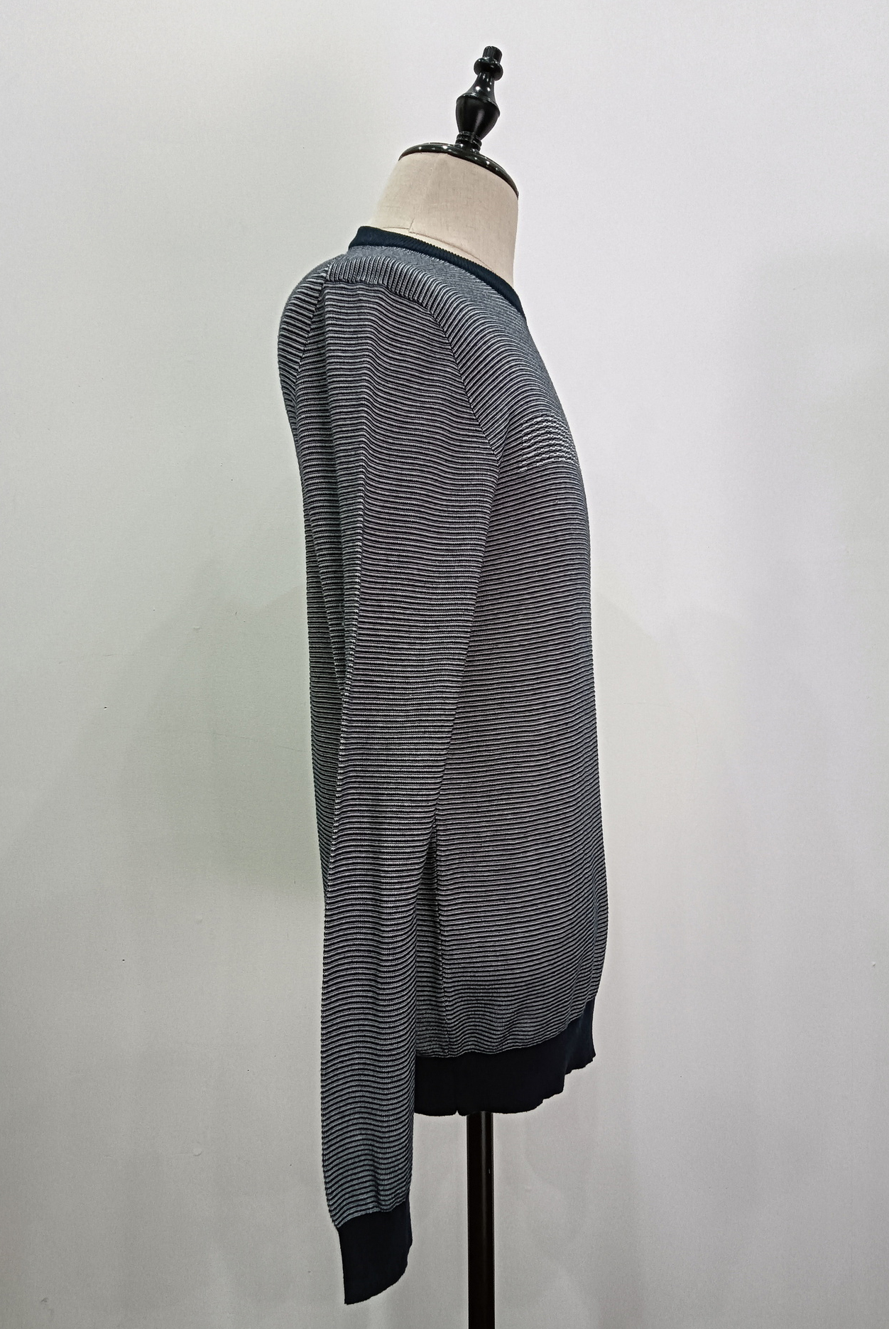 Striped long sleeve knitting