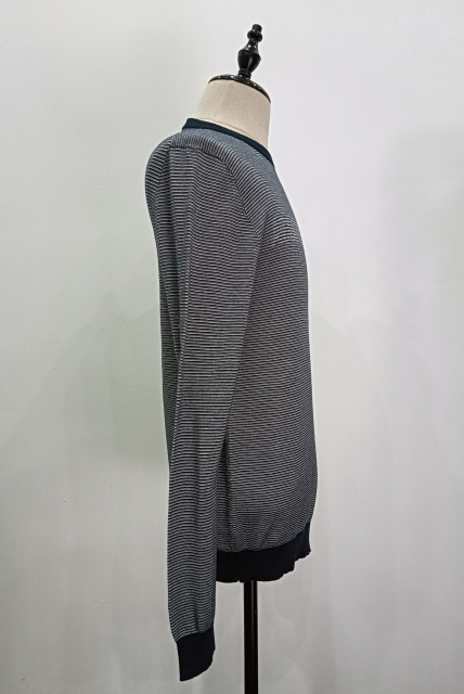Striped long sleeve knitting