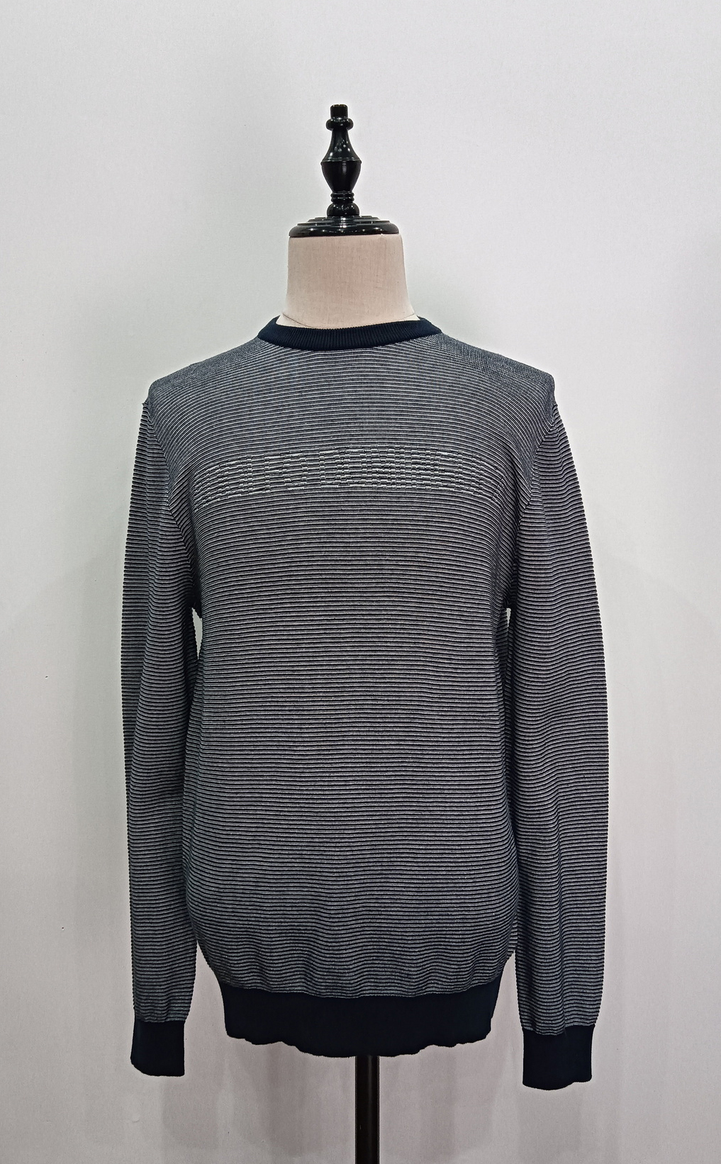 Striped long sleeve knitting