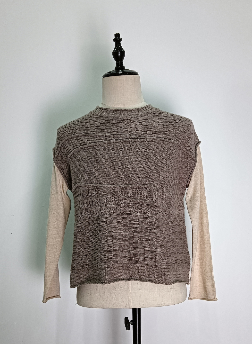 Crew-neck long sleeve knit