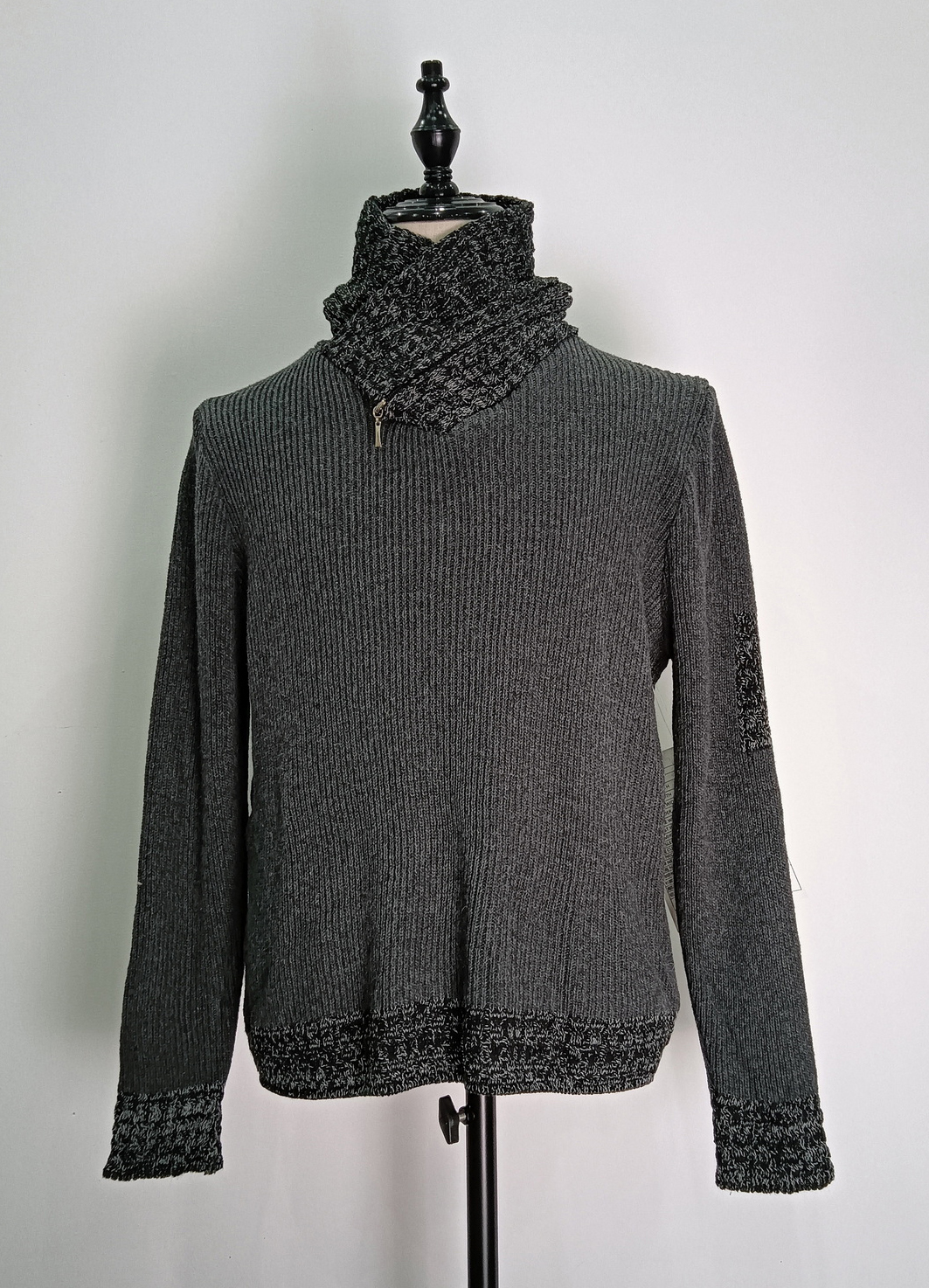 Neckband long sleeve knit