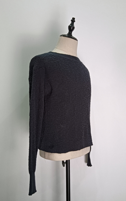 Dark long sleeve knitting