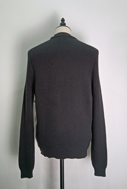 Long sleeve patterned men's knitting