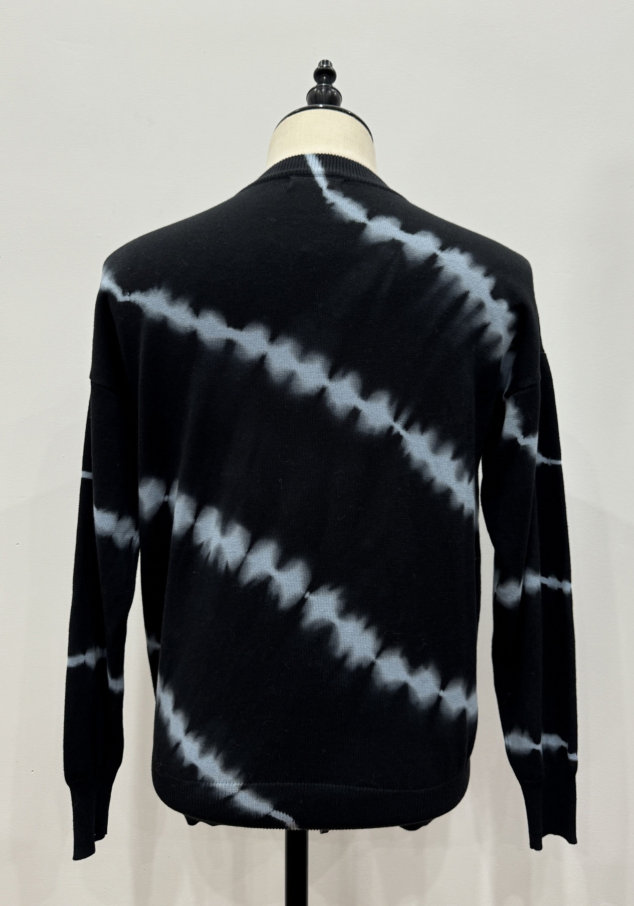 Black and white long sleeve knit