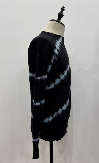 Black and white long sleeve knit