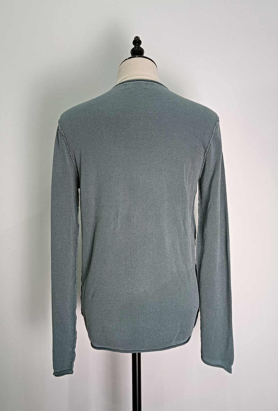 Long sleeve crew neck knitted