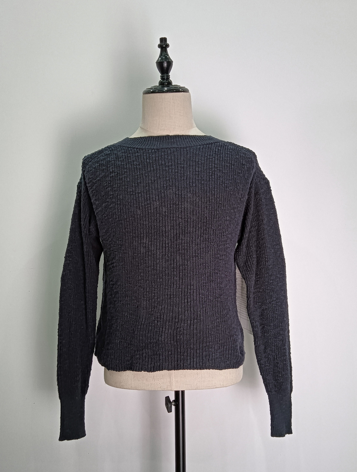 Dark long sleeve knitting
