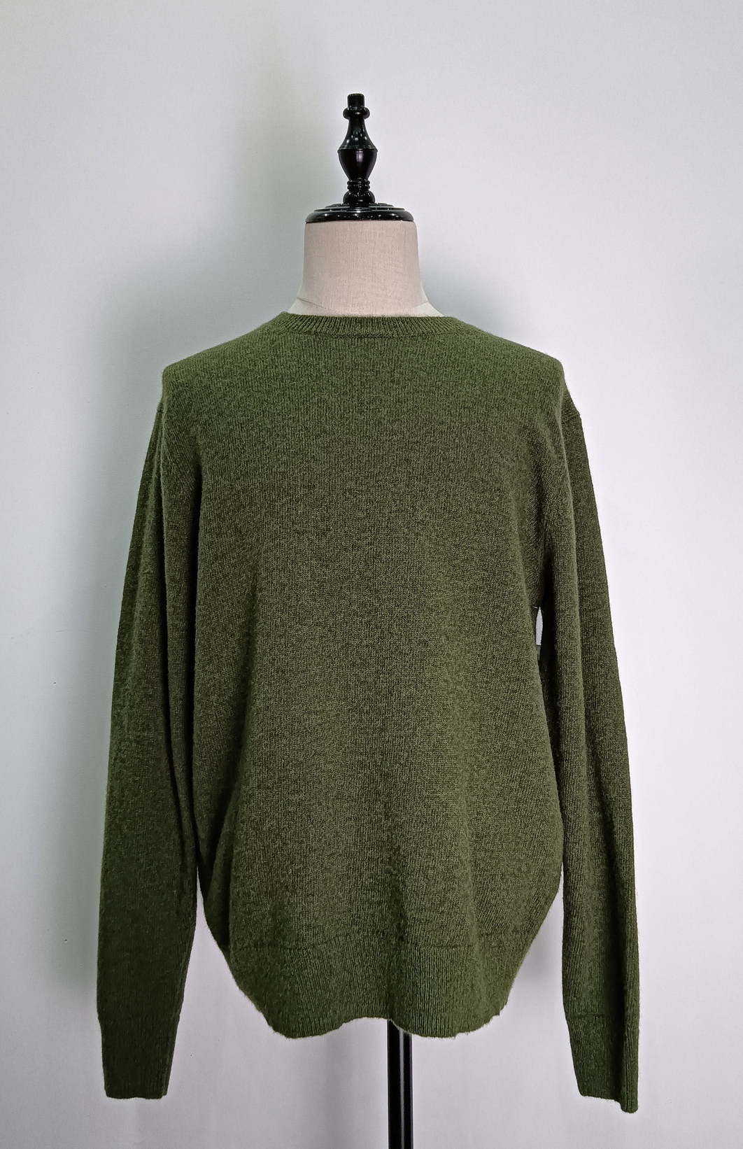 Crew-neck long sleeve knit