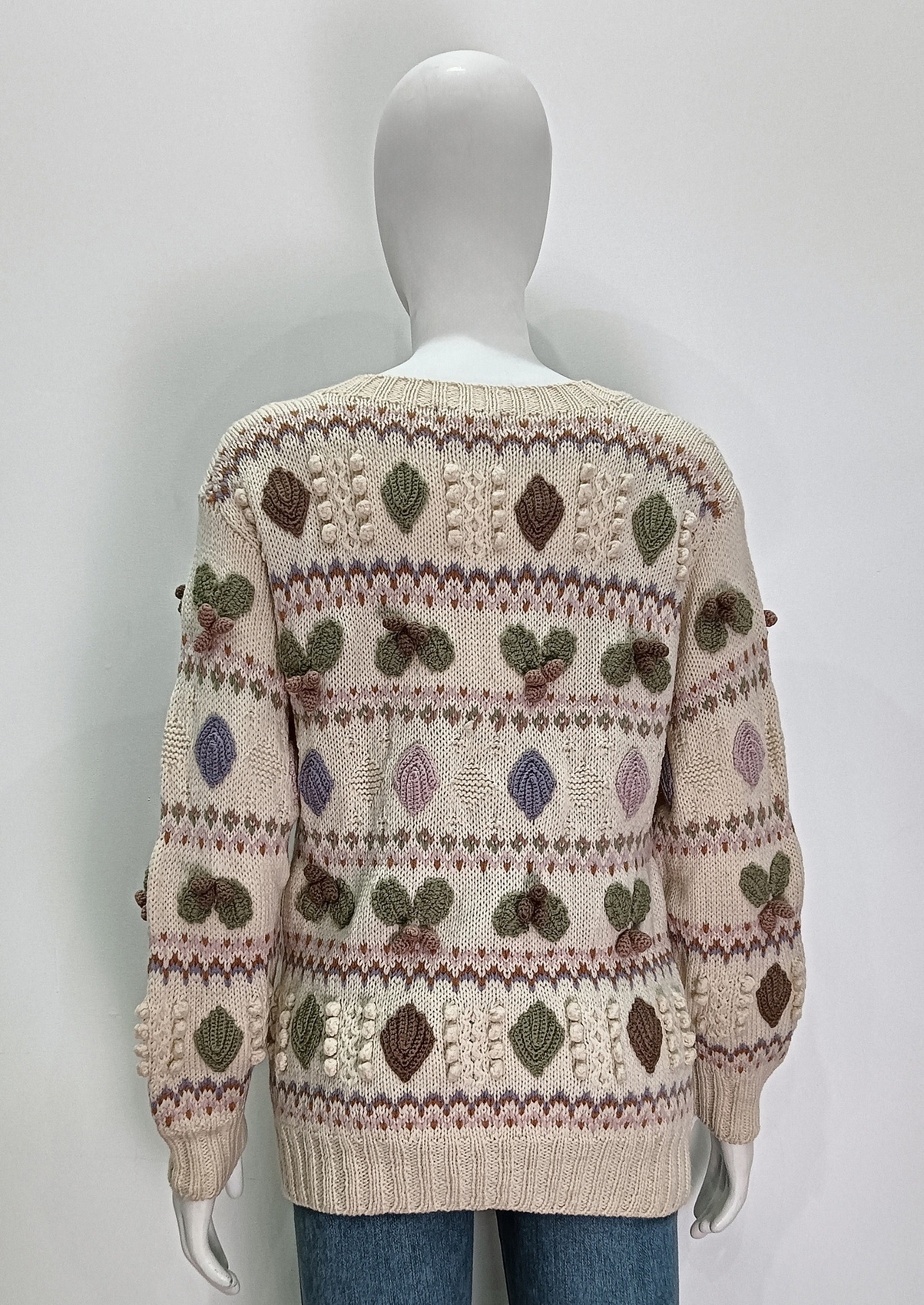 Embroidered long sleeve knitting
