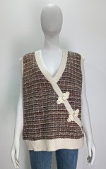 Wholesaler V-neck knitted with diagonal buckle