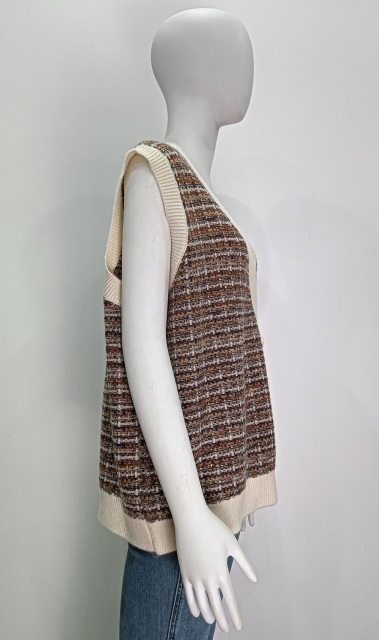 Wholesaler V-neck knitted with diagonal buckle