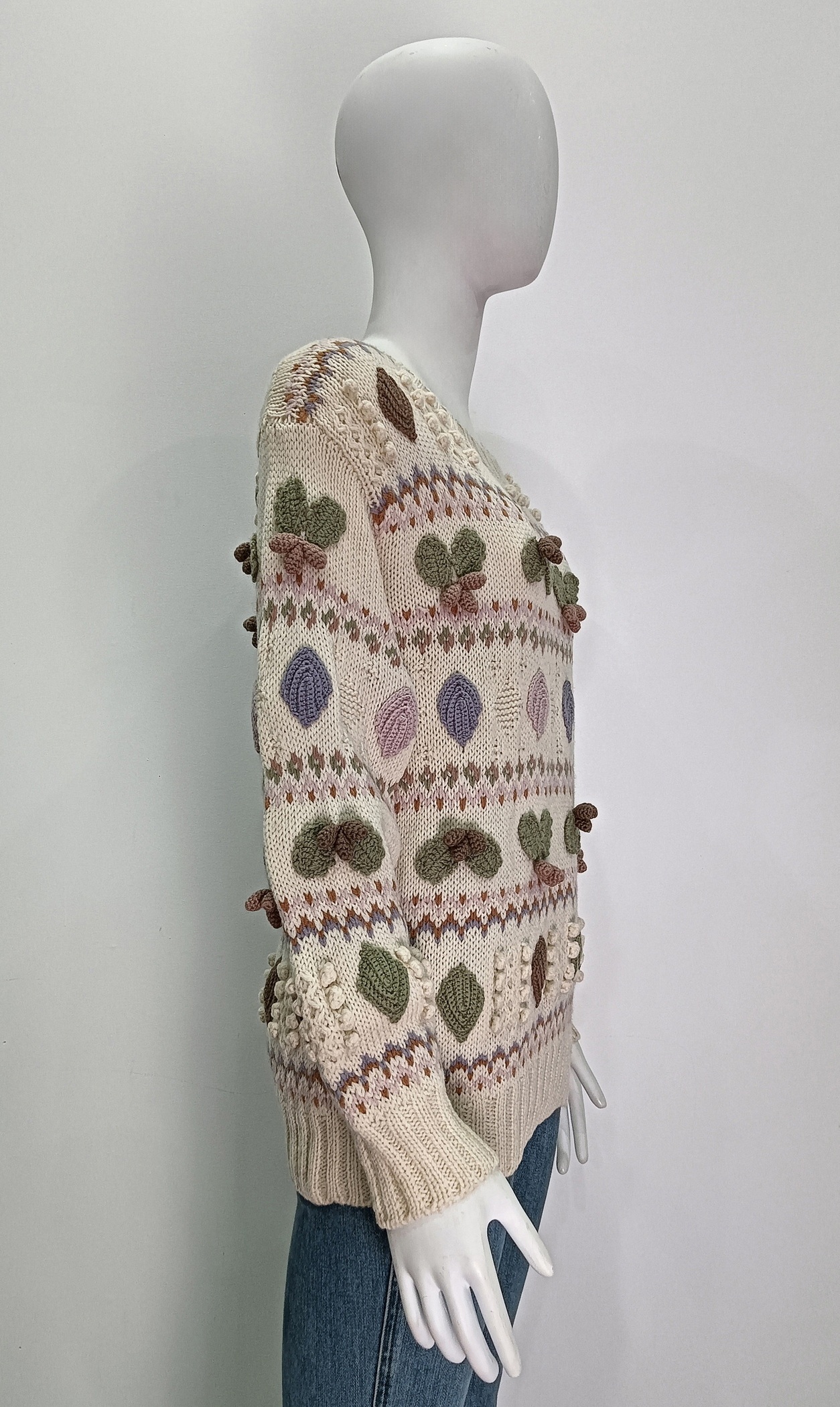Embroidered long sleeve knitting