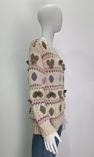 Embroidered long sleeve knitting