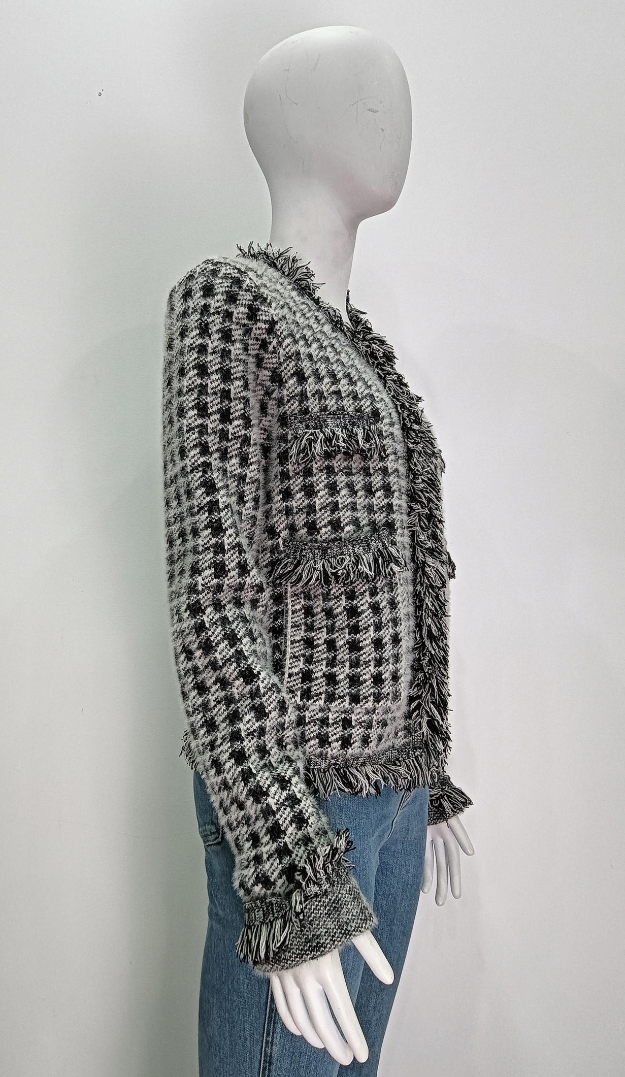 Long sleeve knit sweater with whiskers and open chest