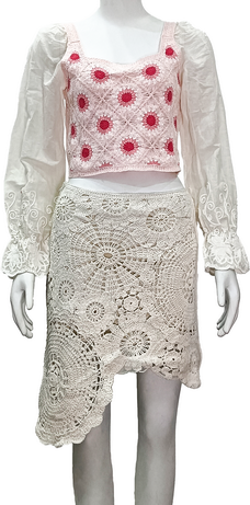 crew neck sleeveless embroidered vest