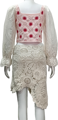 crew neck sleeveless embroidered vest