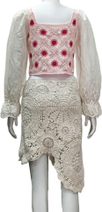 crew neck sleeveless embroidered vest