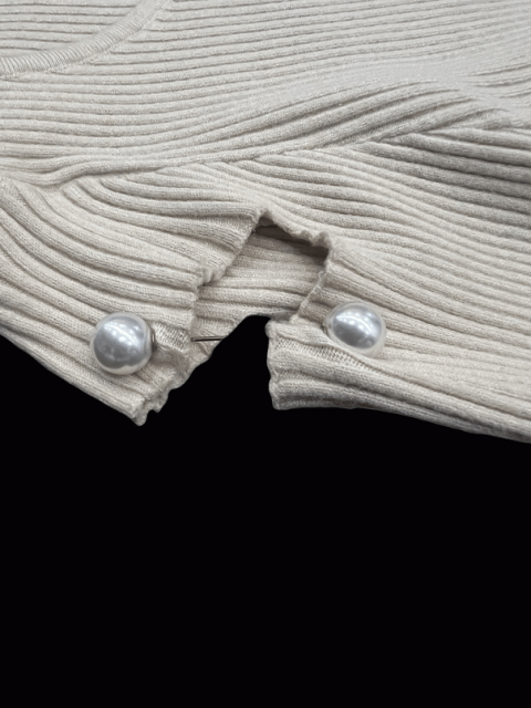 Crew neck knitted long sleeve sweater