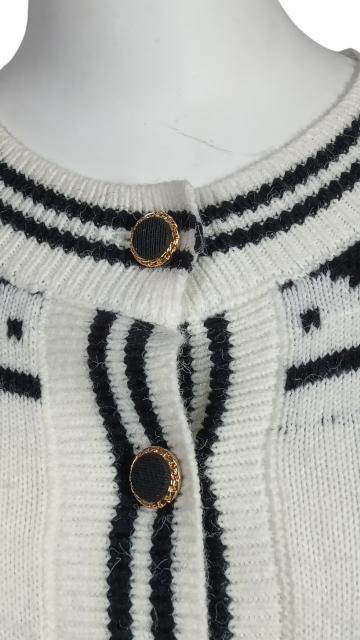 Round neck long sleeve geometric pattern knitted cardigan