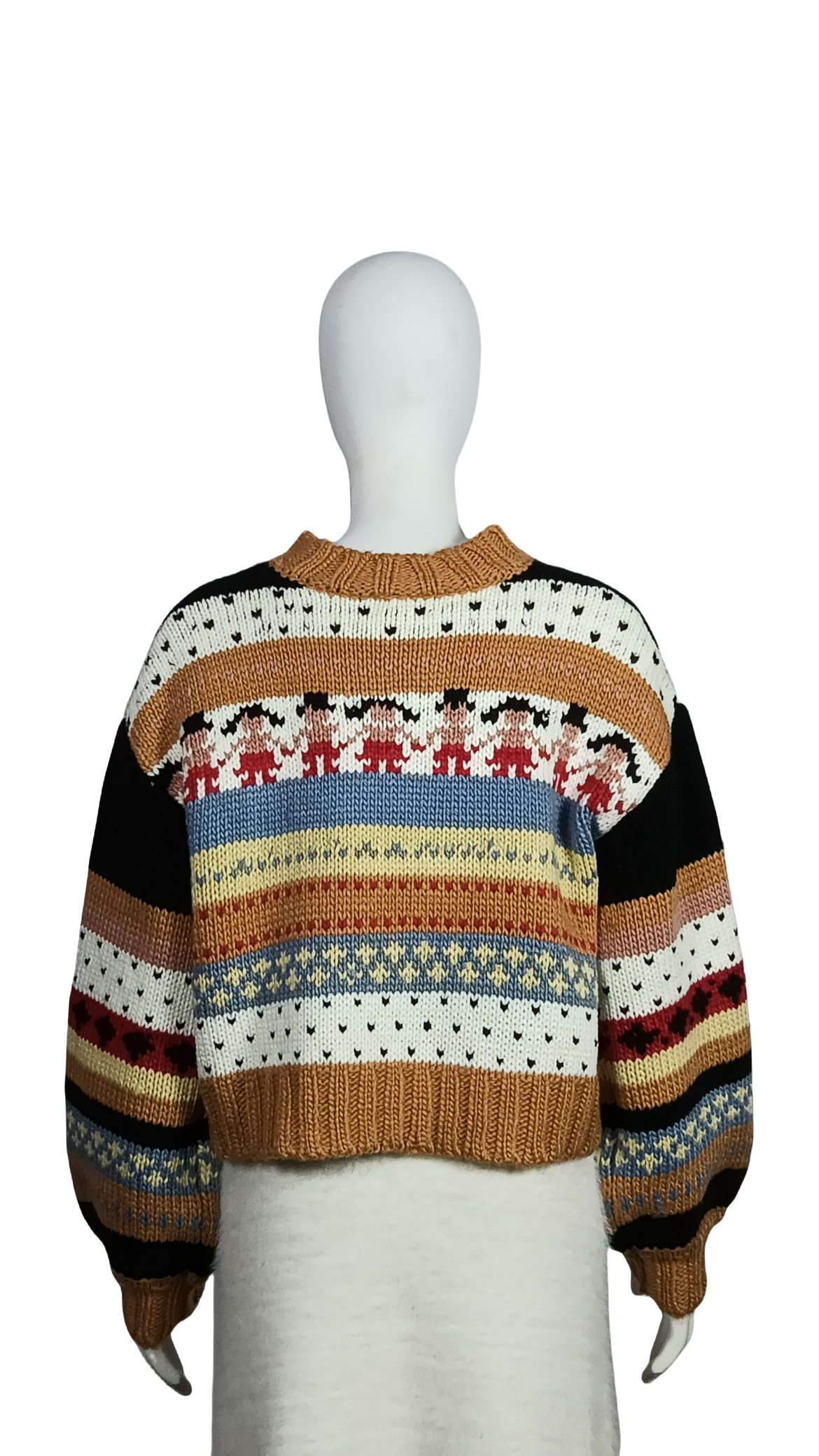 Round neck loose pattern pullover sweater