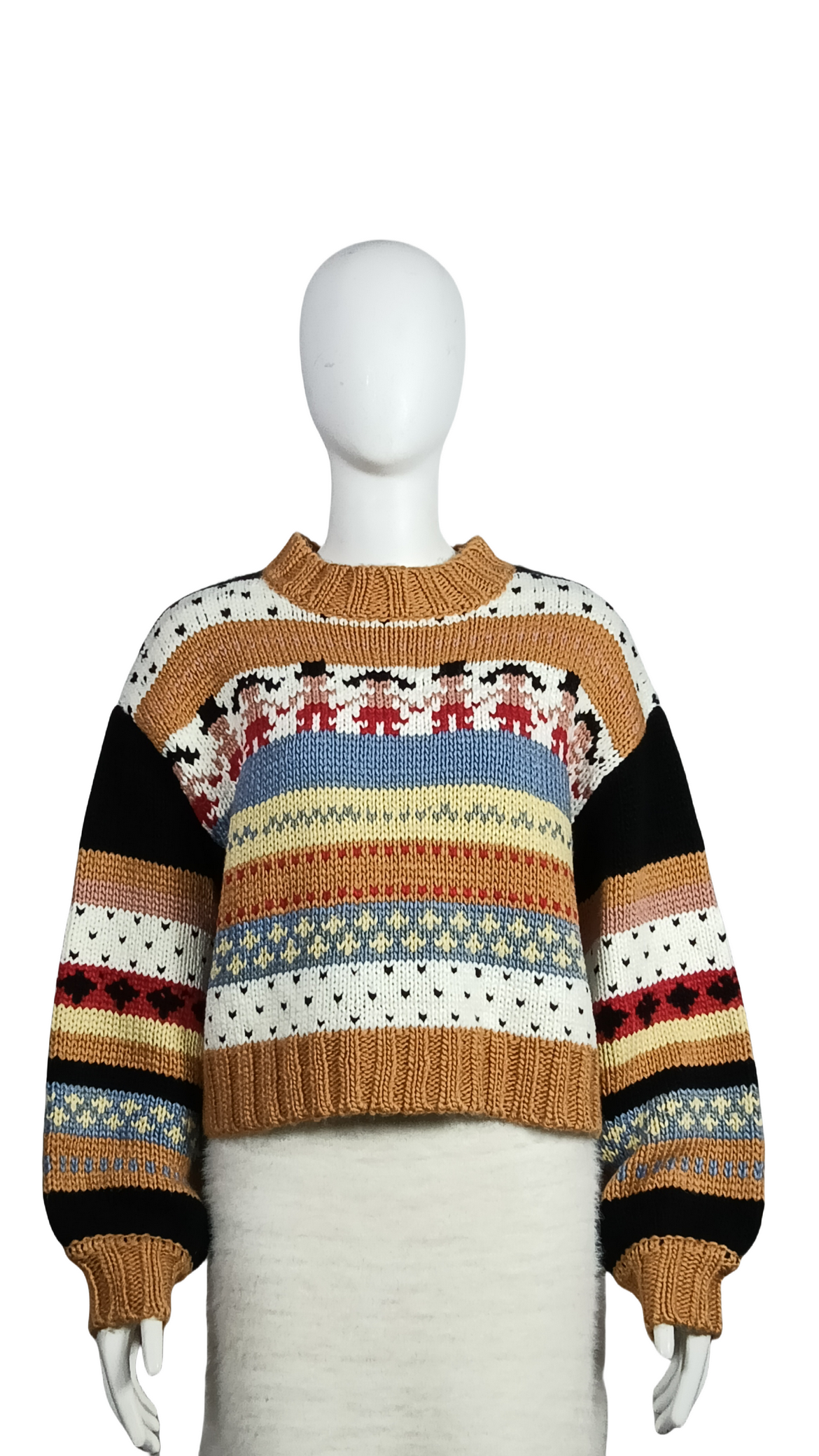 Round neck loose pattern pullover sweater