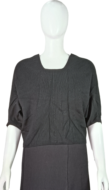 Simple dark pinstripe knitted short sleeves