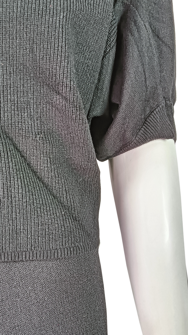 Simple dark pinstripe knitted short sleeves