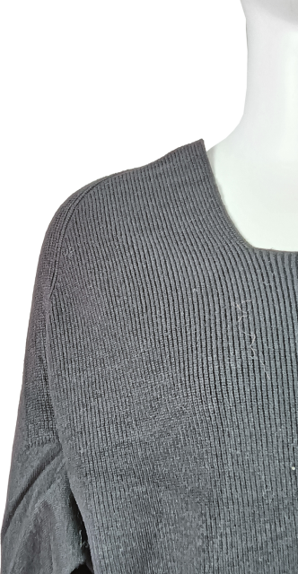 Simple dark pinstripe knitted short sleeves