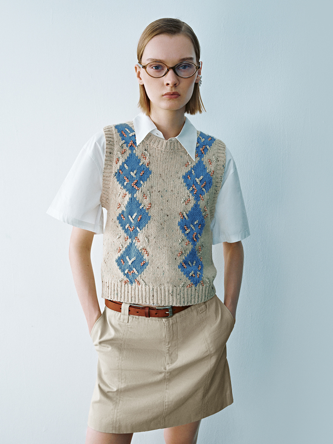 OEM Women's Sleeveless Knitted Sweater Vest with Argyle Pattern 