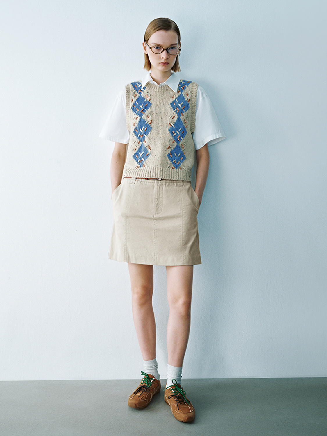 OEM Women's Sleeveless Knitted Sweater Vest with Argyle Pattern 