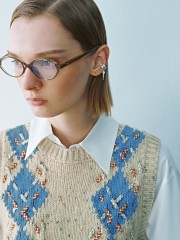 OEM Women's Sleeveless Knitted Sweater Vest with Argyle Pattern 