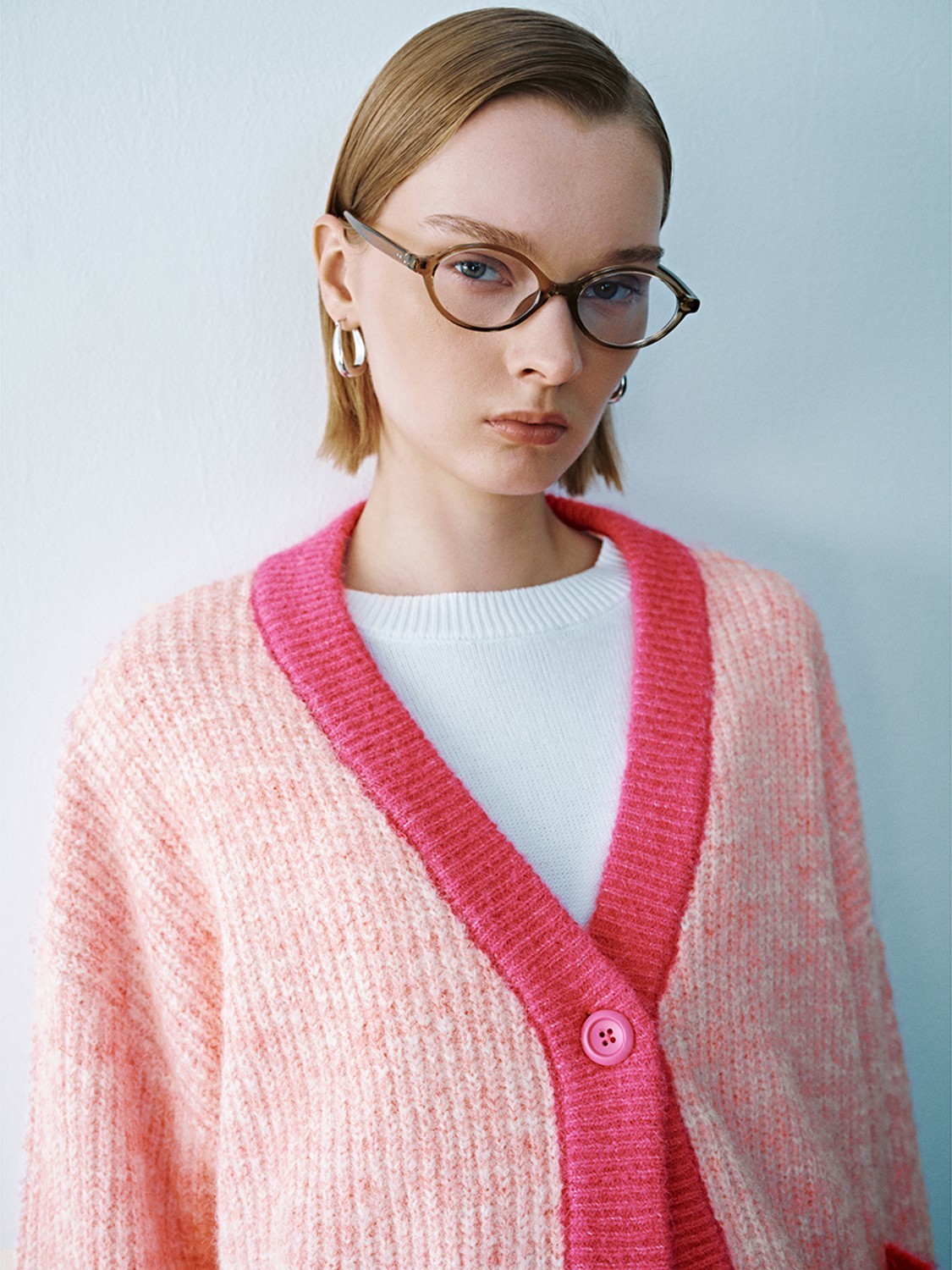 Custom Cozy Pink Gradient Cardigan in Contrasting Color Dopamine Style