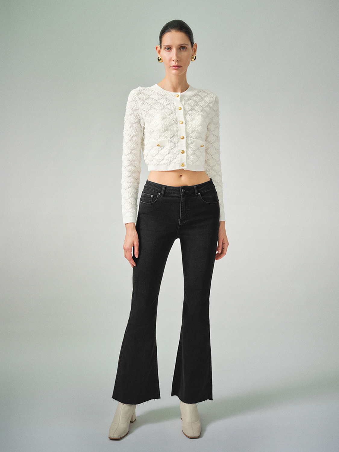 ODM Elegant White Textured Knit Cropped Gold-Tone Buttons Cardigan