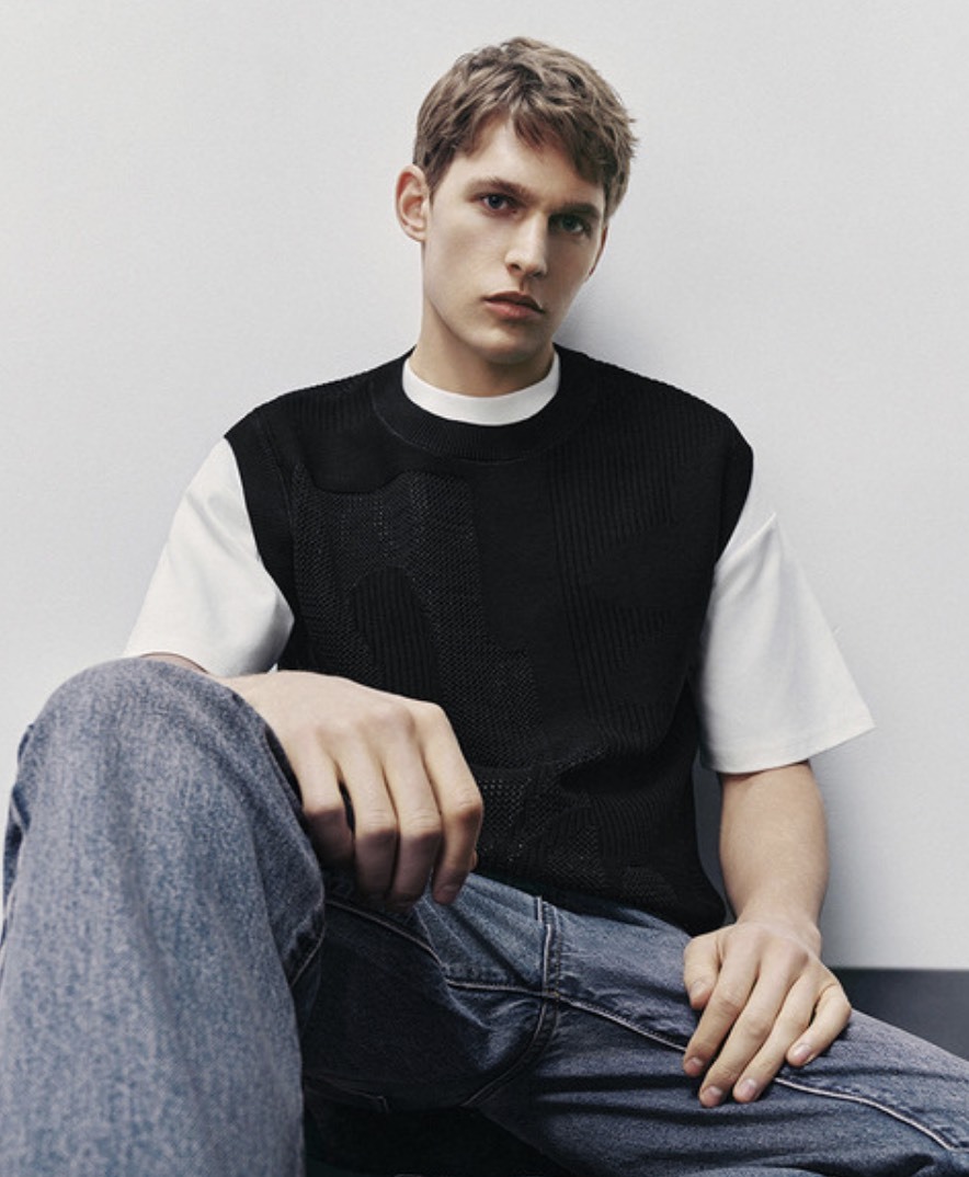 Custom Men’s Sleeveless Contemporary Layering with a Minimalist Touch Knit Vest